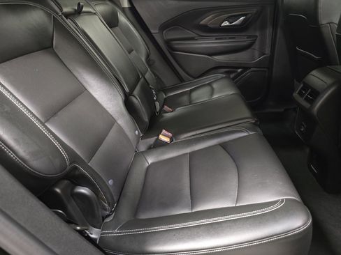 Used 2024 GMC Terrain SLT image 19