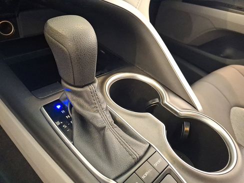 Certified 2022 Toyota Camry LE image 16