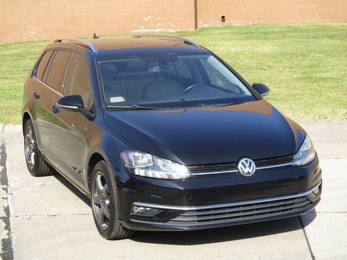 Used 2018 Volkswagen Golf SEL FWD image 9