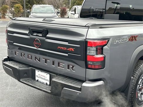 Used 2025 Nissan Frontier PRO-4X image 11