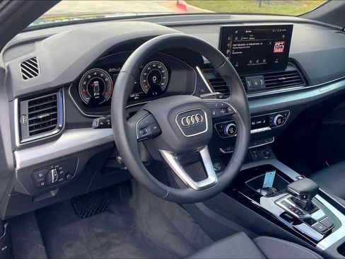 Used 2025 Audi Q5 2.0T Premium image 17