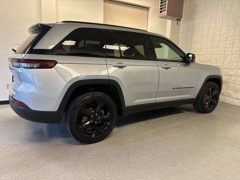 Used 2023 Jeep Grand Cherokee Altitude AWD/4WD image 22
