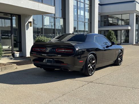 Used 2016 Dodge Challenger R/T Scat Pack w/ Leather Interior Group image 5