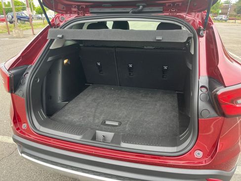 Used 2025 Chevrolet Trax LT w/ LT Convenience Package FWD image 29