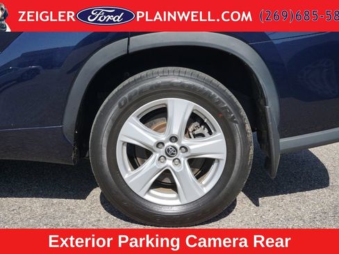 Used 2022 Toyota Highlander LE AWD/4WD image 9