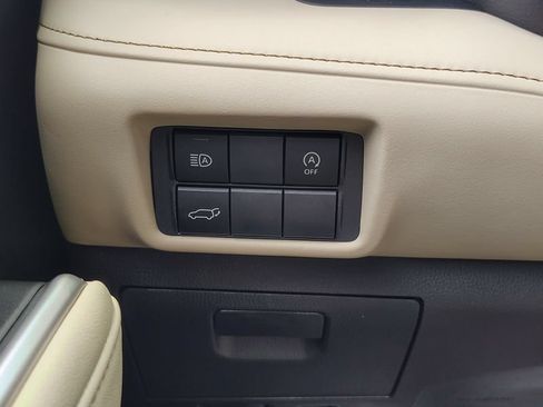 Used 2023 Toyota Highlander XLE AWD/4WD image 29