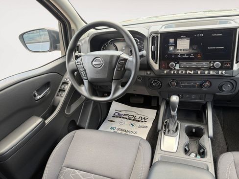 Used 2025 Nissan Frontier SV AWD/4WD image 11