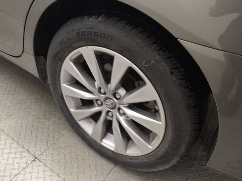 Used 2017 Toyota Camry XLE FWD image 31
