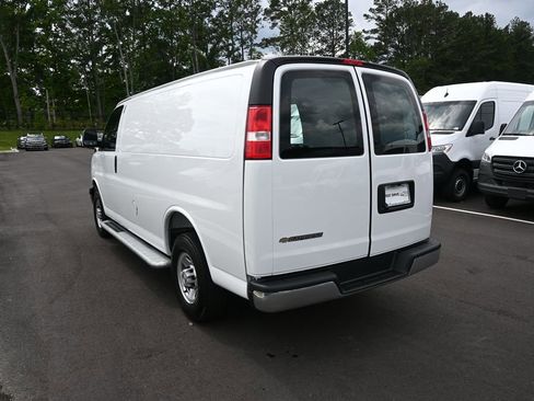 Used 2025 Chevrolet Express 2500 w/ Driver Convenience Package RWD image 4