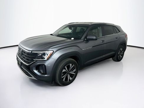 Used 2024 Volkswagen Atlas Cross Sport SE FWD image 3