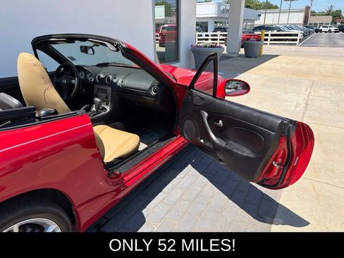 Used 2004 MAZDA MX-5 Miata w/ Convenience Pkg RWD image 10
