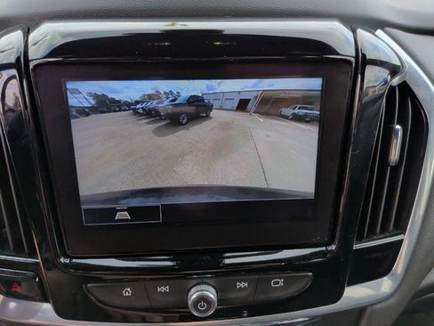 Used 2023 Chevrolet Traverse LT image 24