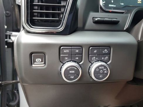 Used 2024 GMC Sierra 1500 AT4 w/ Technology Package AWD/4WD image 30