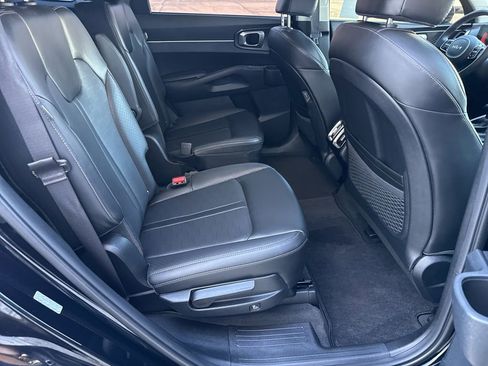 Used 2025 Kia Sorento EX w/ Panoramic Sunroof Package FWD image 24