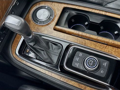 Used 2022 Nissan Armada SL image 21