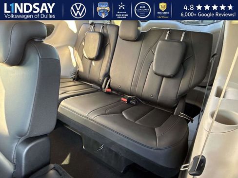 Used 2018 Chrysler Pacifica Touring-L Plus w/ Advanced Safetytec Group image 16