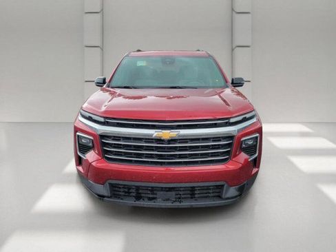 Used 2025 Chevrolet Traverse LT w/ Driver Confidence Package FWD image 2