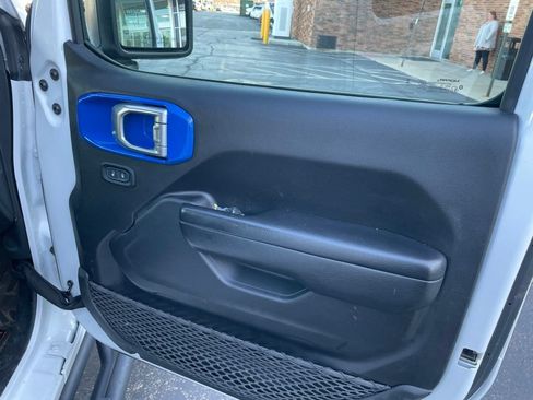 Used 2023 Jeep Wrangler Unlimited AWD/4WD image 10