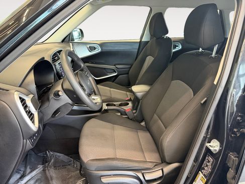 Used 2023 Kia Soul LX w/ Option Group 015 FWD image 23