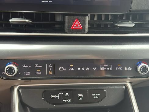 Used 2026 Kia Carnival FWD image 25