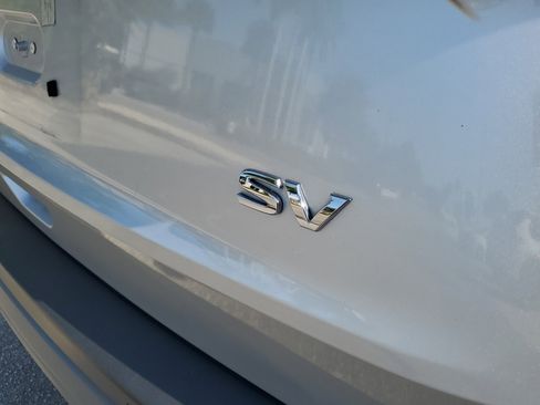 Used 2023 Nissan Rogue SV image 8