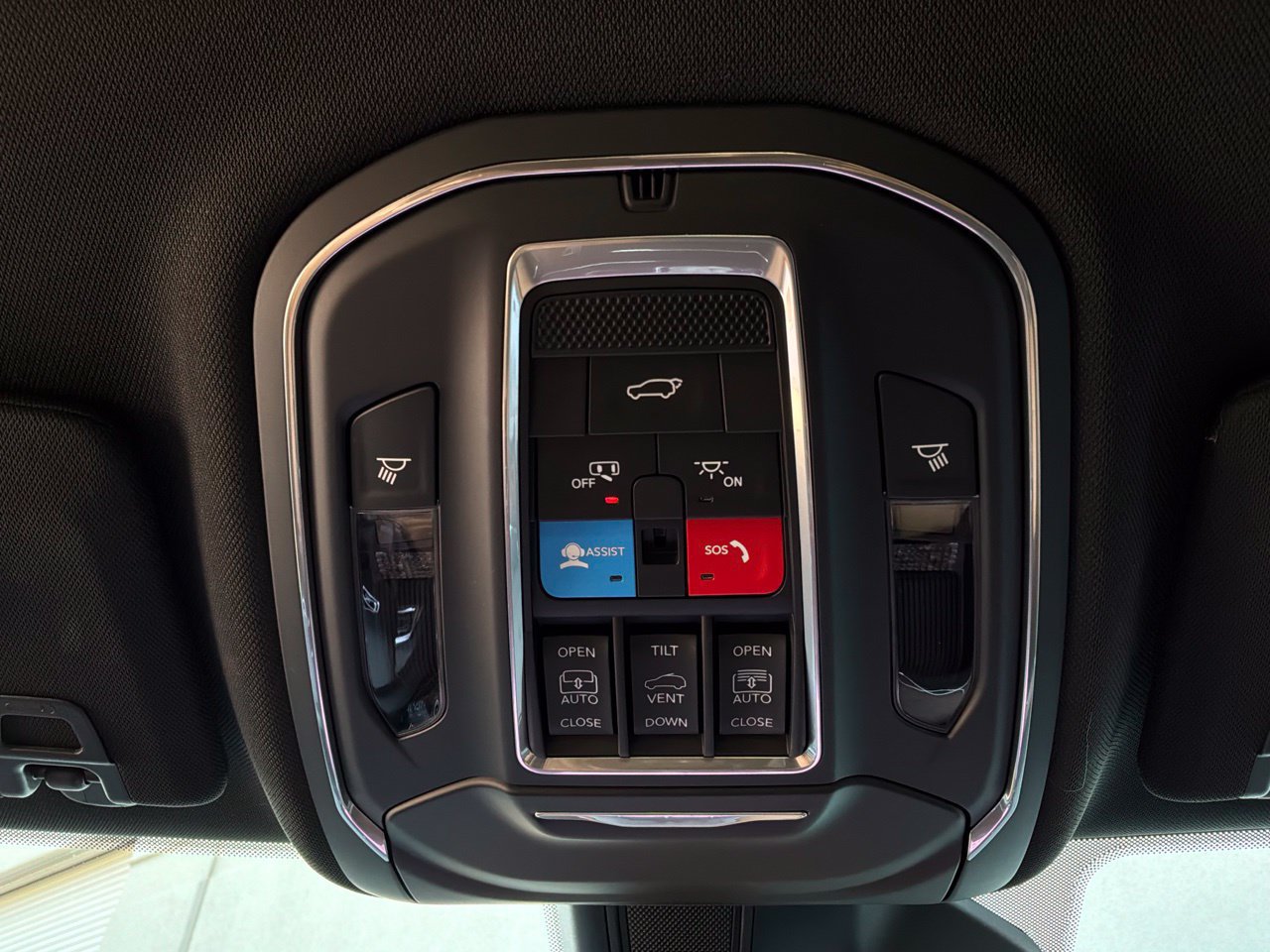 Used 2025 Jeep Grand Cherokee Summit AWD/4WD image 23