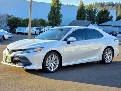 Used 2020 Toyota Camry XLE w/ Navigation Package AWD/4WD image 3
