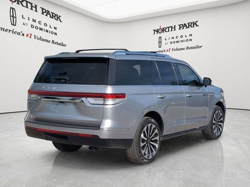 Used 2024 Lincoln Navigator Reserve AWD/4WD image 5