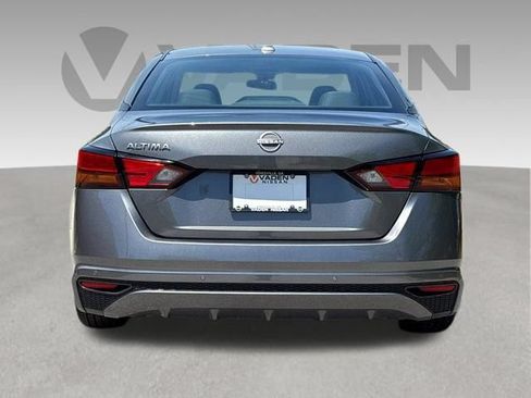 Certified 2025 Nissan Altima 2.5 SV FWD image 17