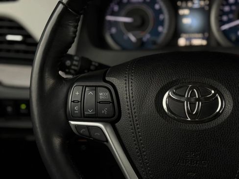 Used 2020 Toyota Sienna Limited image 24