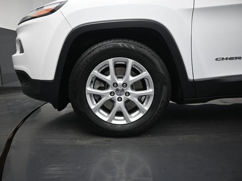 Used 2017 Jeep Cherokee Latitude FWD image 24