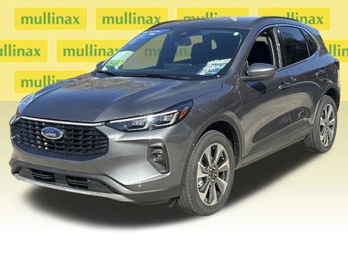 Certified 2025 Ford Escape Platinum w/ Premium Technology Package image 12