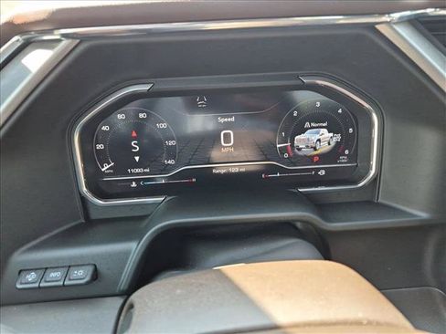 Used 2024 GMC Sierra 1500 Denali w/ Technology Package AWD/4WD image 10