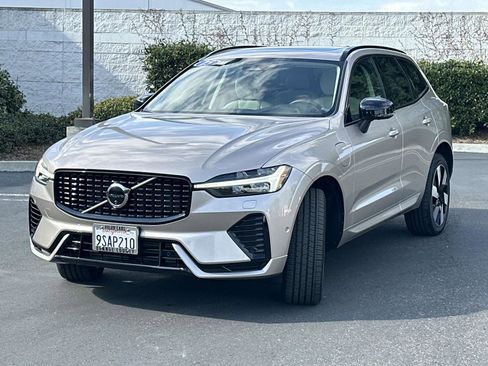 Certified 2025 Volvo XC60 T8 Plus w/ Climate Package image 8
