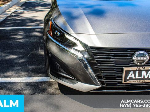 Used 2025 Nissan Altima 2.5 SV FWD image 11