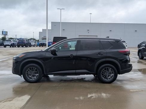 Used 2024 Nissan Rogue S FWD image 3