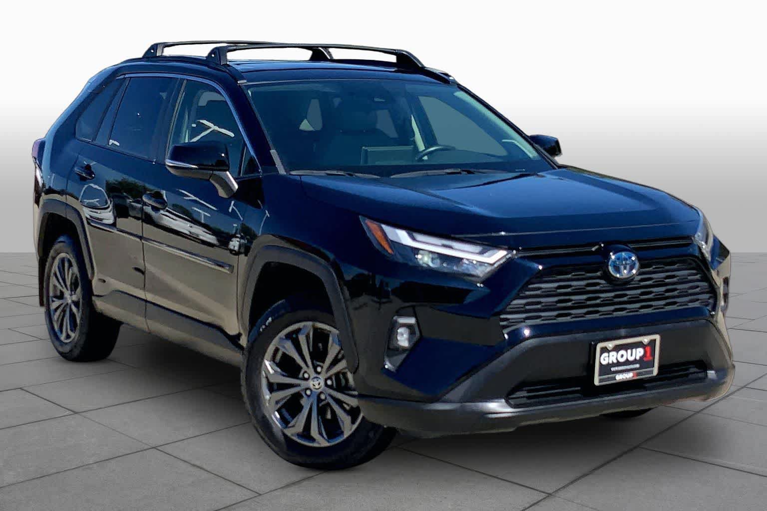 Used 2022 Toyota RAV4 XLE Premium AWD/4WD image 3