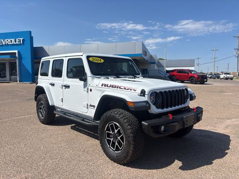 Used 2024 Jeep Wrangler Unlimited Rubicon AWD/4WD image 2