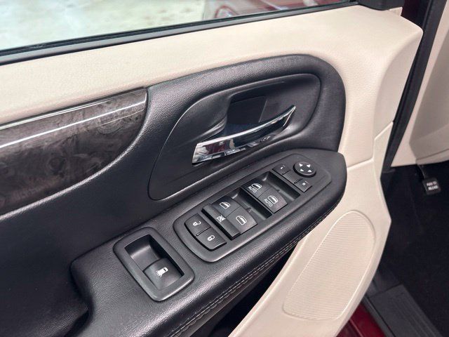 Used 2019 Dodge Grand Caravan SE w/ UConnect Hands-Free Group FWD image 15