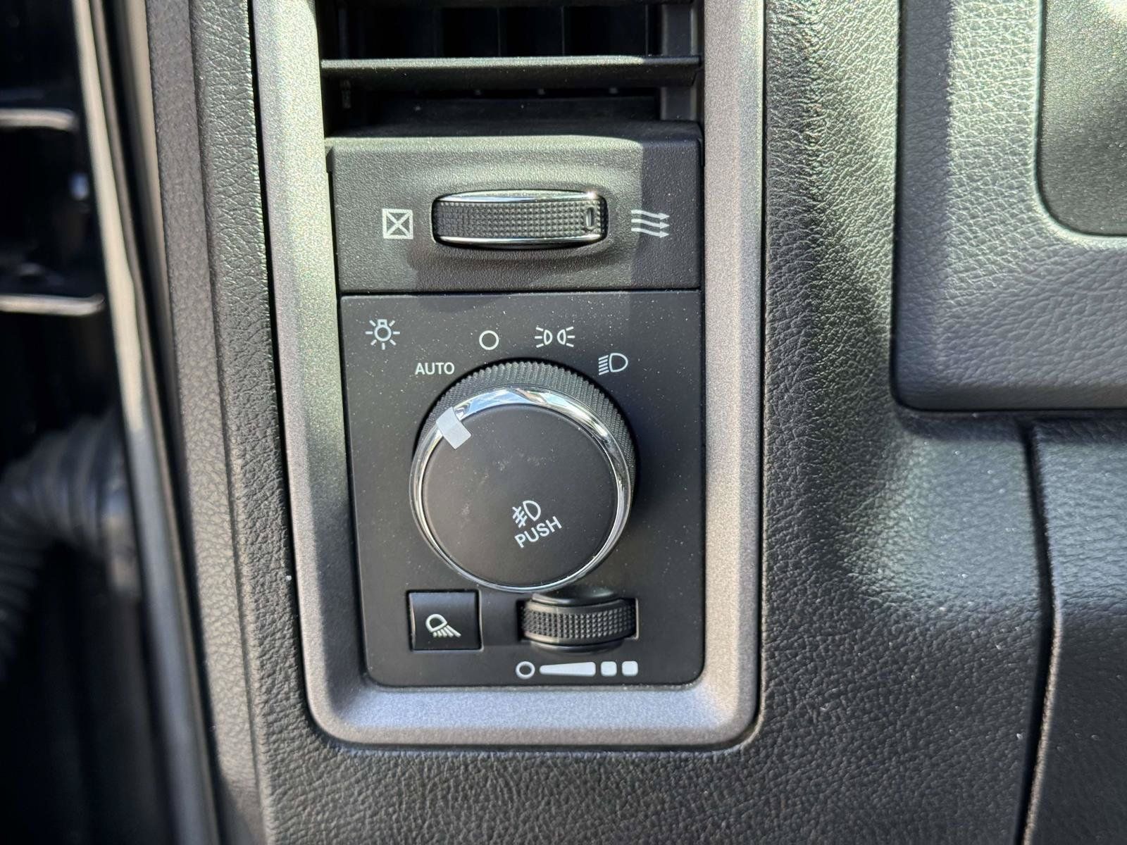 Used 2014 RAM 1500 Express AWD/4WD image 16