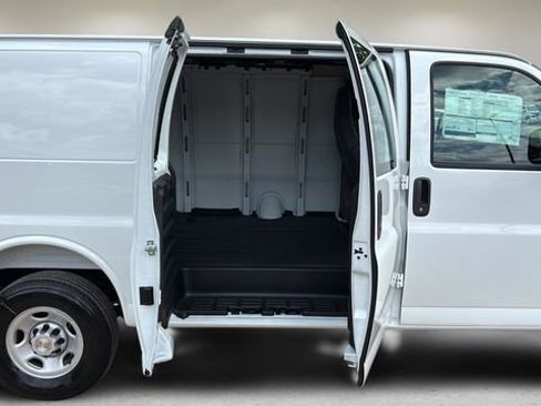 New 2026 Chevrolet Express 2500 RWD image 17
