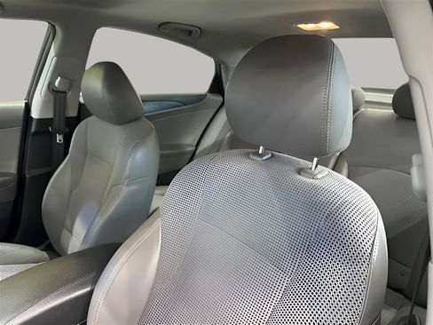 Used 2013 Hyundai Sonata SE w/ Navigation & Sunroof Pkg FWD image 12