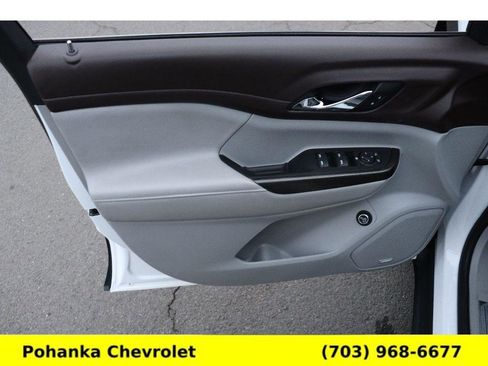 Used 2023 GMC Acadia SLT image 24