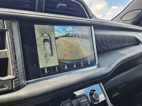 Used 2022 GMC Yukon Denali w/ Advanced Technology Package AWD/4WD image 17