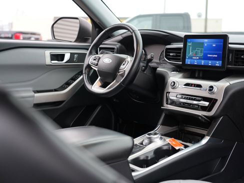 Used 2021 Ford Explorer XLT w/ Equipment Group 202A image 38