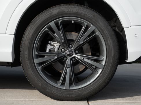 New 2026 Audi Q8 Premium image 24