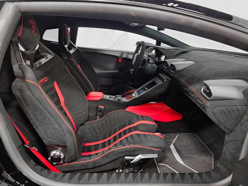 Used 2023 Lamborghini Huracan STO RWD image 2