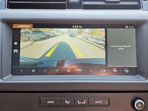 Used 2020 Land Rover Discovery Landmark image 14