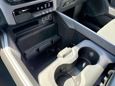 Used 2022 RAM 1500 Big Horn w/ Night Edition RWD image 21