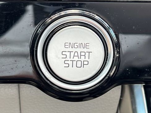 Used 2023 Kia Carnival SX Prestige FWD image 29